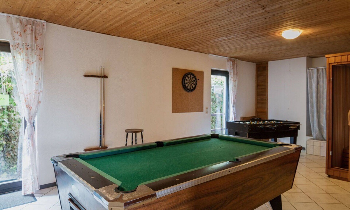 Immerath Apartment | Cosy apartment for 7 guests with WIFI, TV, terrace and pets allowed