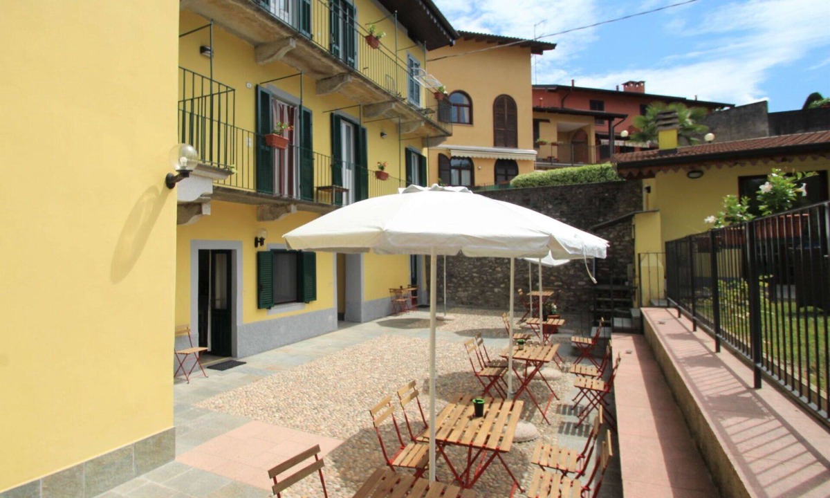 Germignaga Apartment | Cosy apartment for 3 guests with WIFI, TV and patio
