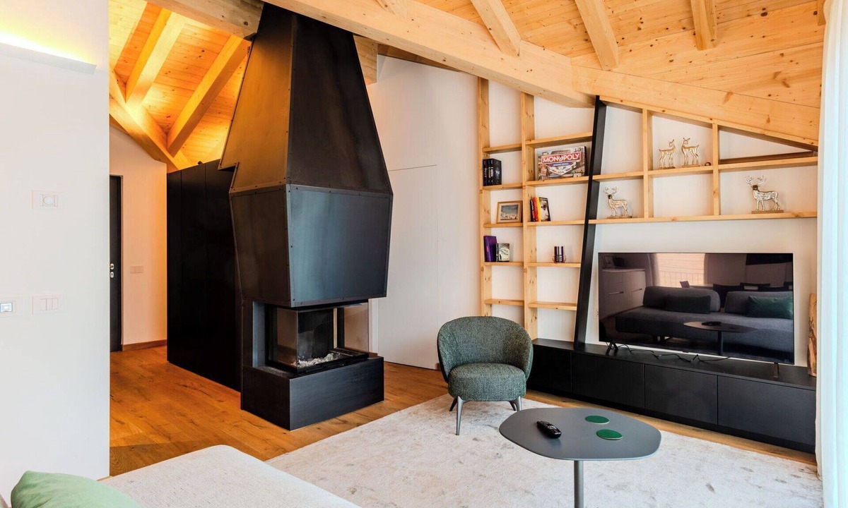 Pinzolo Villa | Cosy apartment in villa for 4 guests with A/C, WIFI, TV and balcony