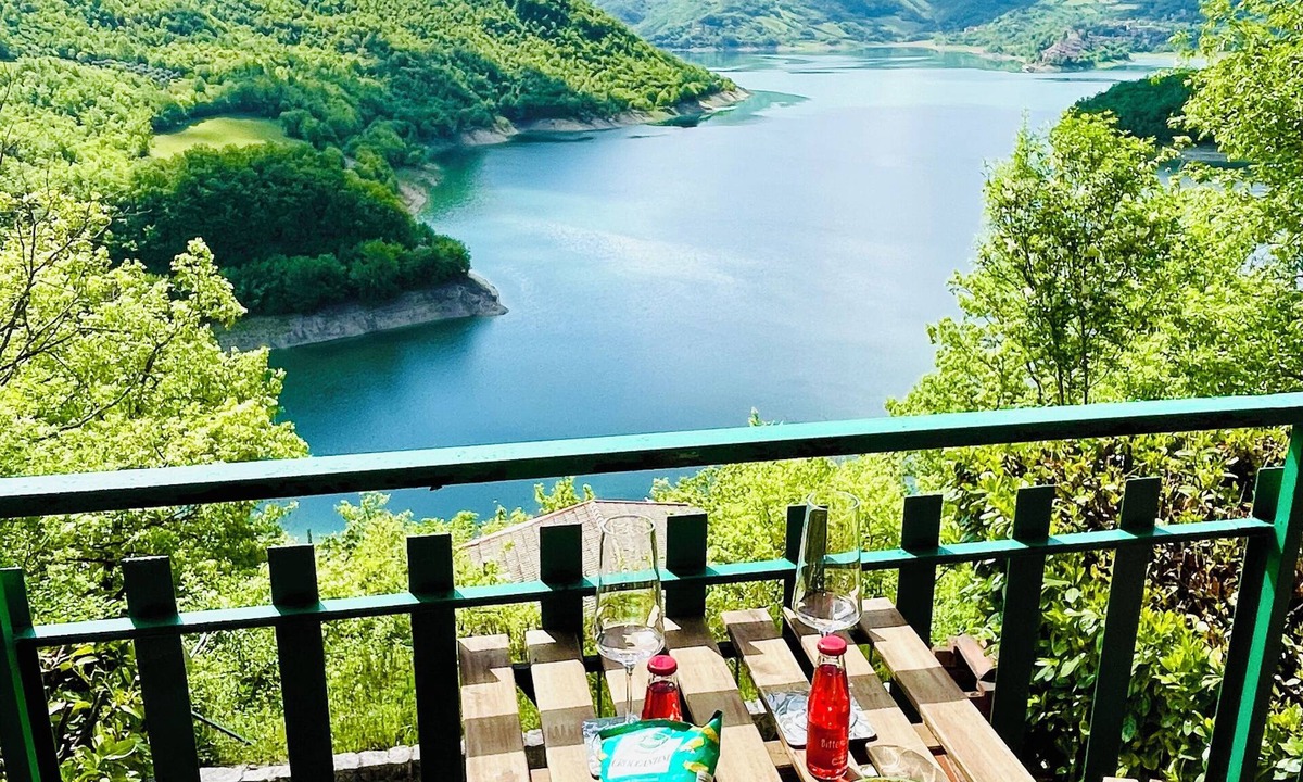 Rocca Sinibalda Apartment | Cosy apartment with picturesque views of Lake Turano and surrounding mountains.