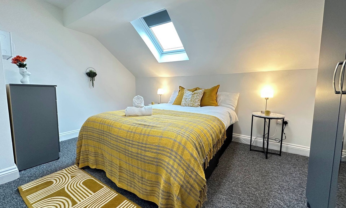 Ilkeston Apartment | Cosy, Charming 2-Bedroom Oasis. Sleeps 4