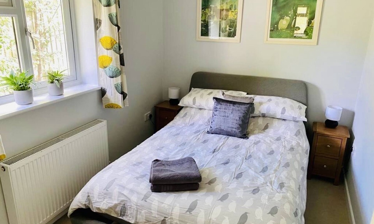 Milford on Sea Cottage | Cosy coastal retreat a favourite with walkers due to its natural location.