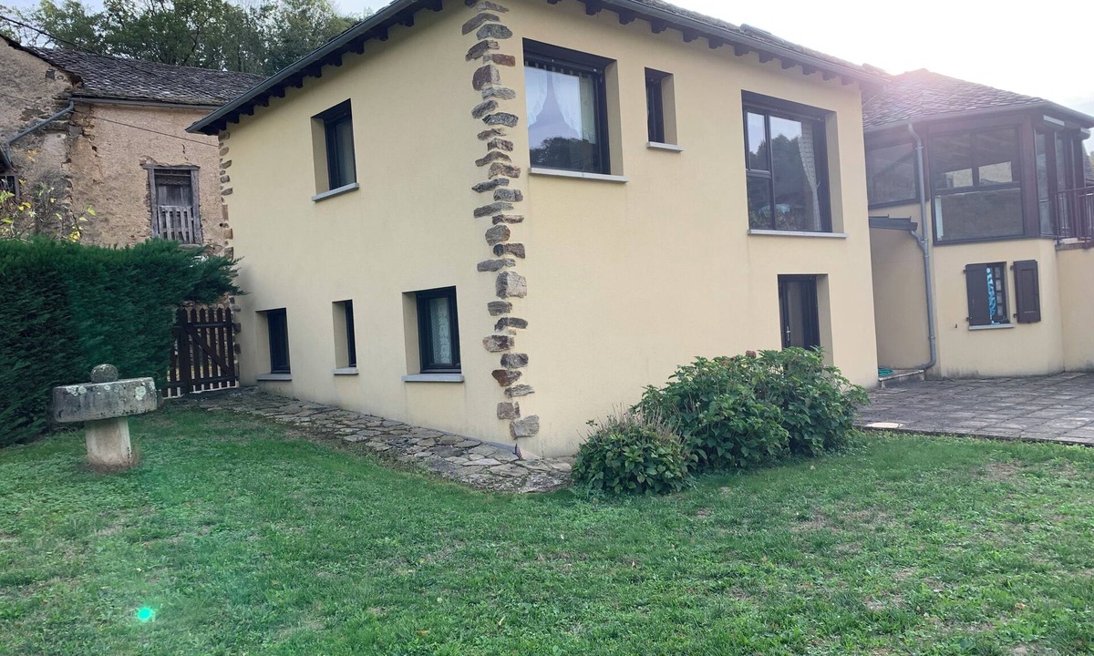 Centres Cottage | Cosy country side property with three cottages and covered swimming pool