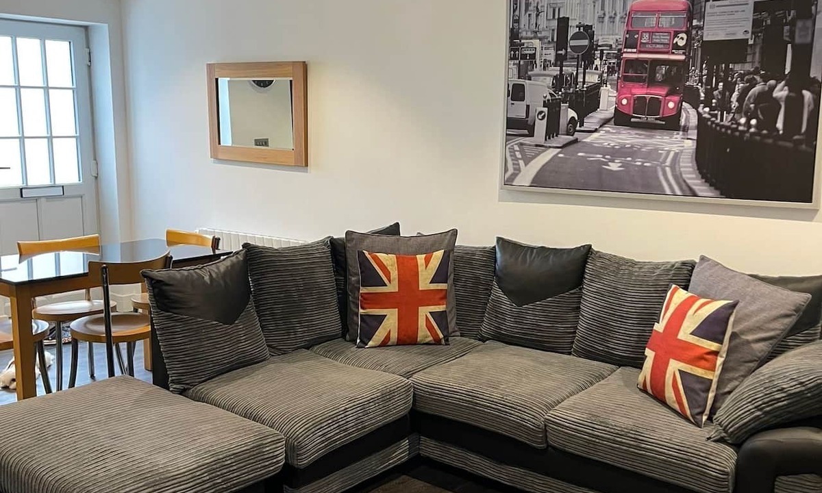 Sutton Apartment | Cosy Flat in Sutton with Parking free