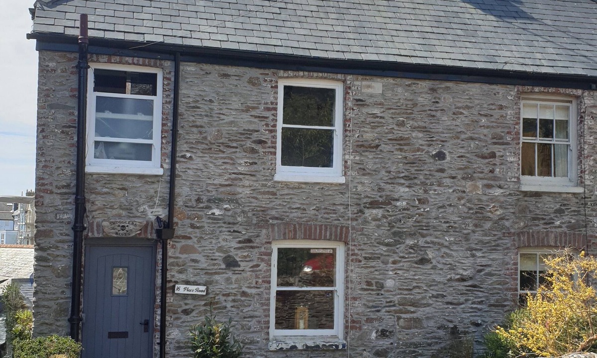 Fowey Cottage | “Cosy Fowey Cottage, Suntrap Garden, Easy Walk to Harbour & Beach, Dog Friendly”
