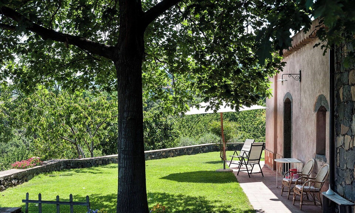 Giarre Cottage | Cosy house with rustic charm, big garden and sublime view on the Etna and sea