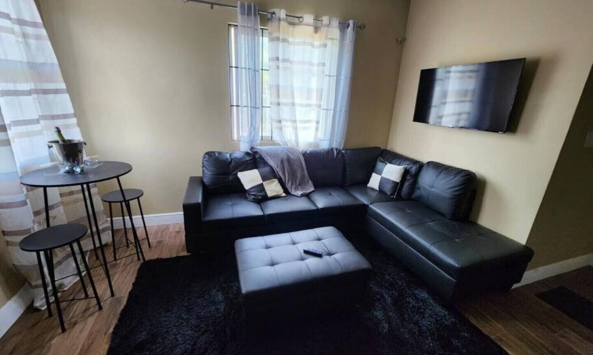 Providenciales Apartment | Cosy Practical Apartment With 10 min Walk to the Beach