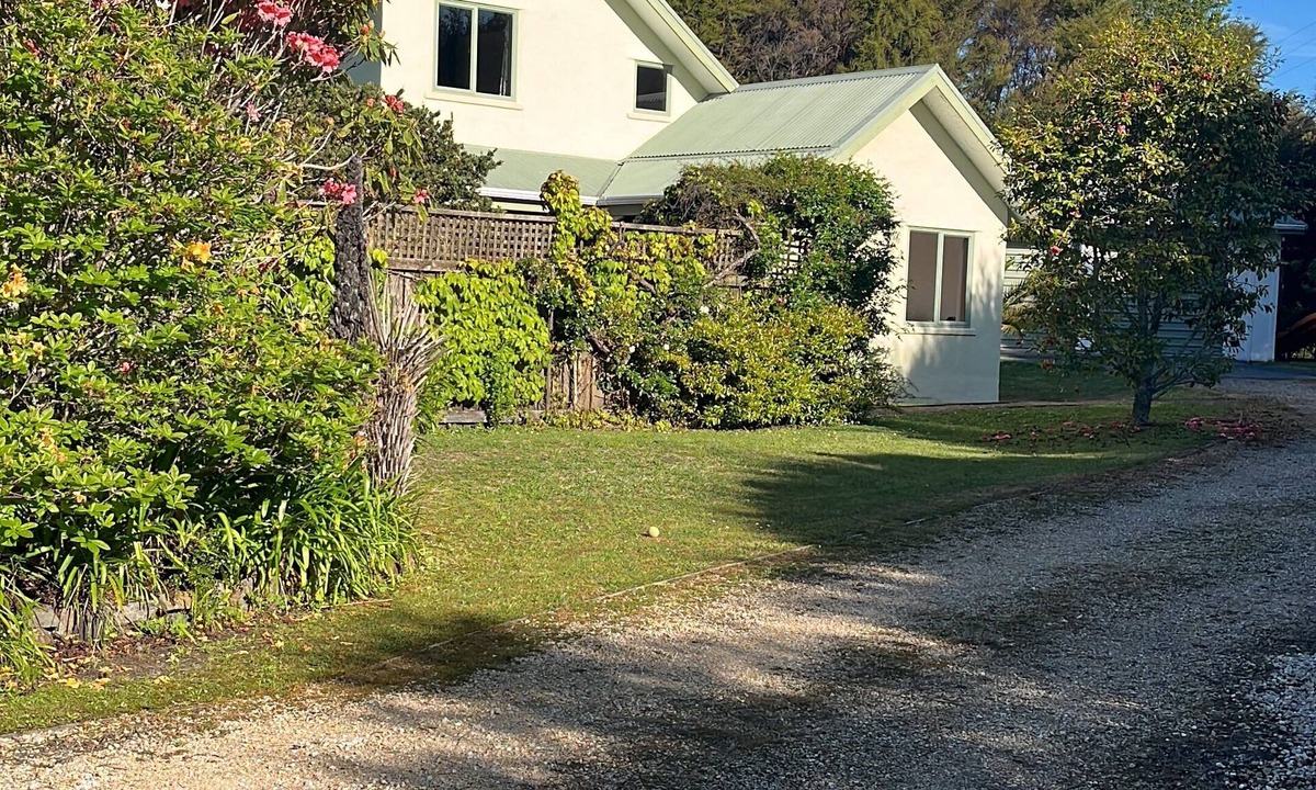 Rangihaeata Cottage | Cosy private cottage 3 mins walk to beach sleeps 5 Rangihaeata Golden Bay