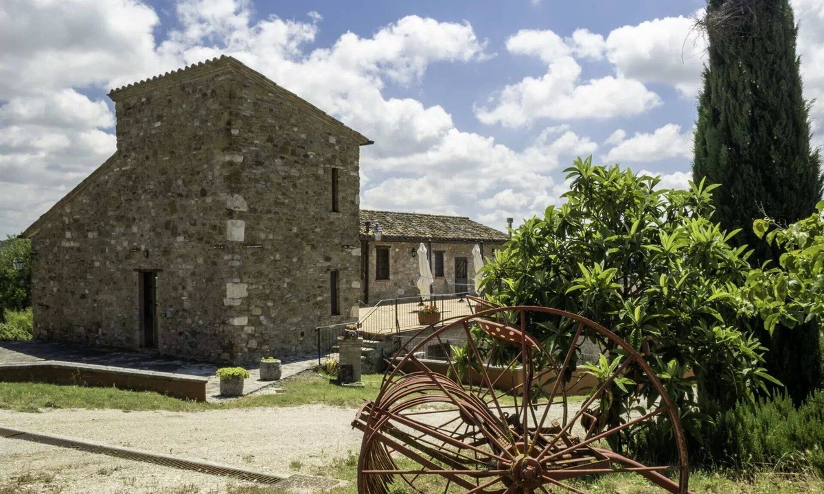 Agello Bed & Breakfast | Cosy room for 2 guests with WIFI, pool, A/C, TV and pets allowed, close to Perugia