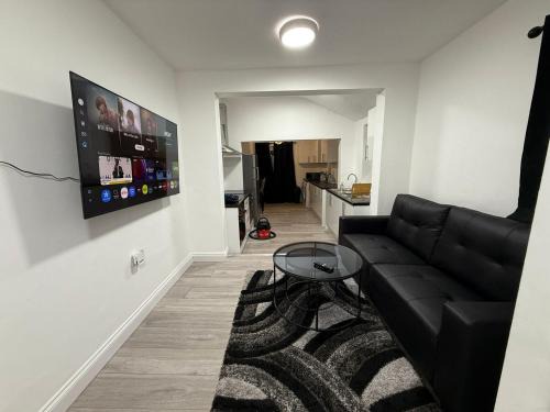 Bedford House | Cosy Six Bedroom House in Bedford Town