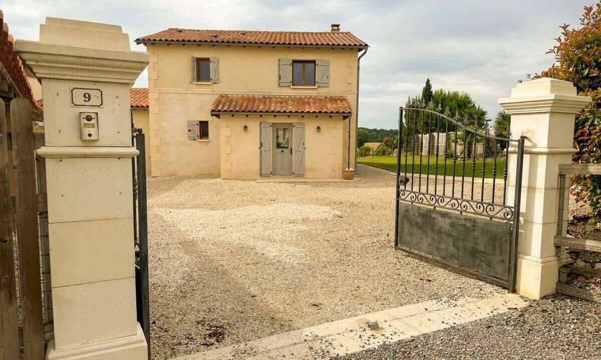 Laprade House | Cosy Stay, Remote Work Retreat, 9 Guests Villa Aubeterre