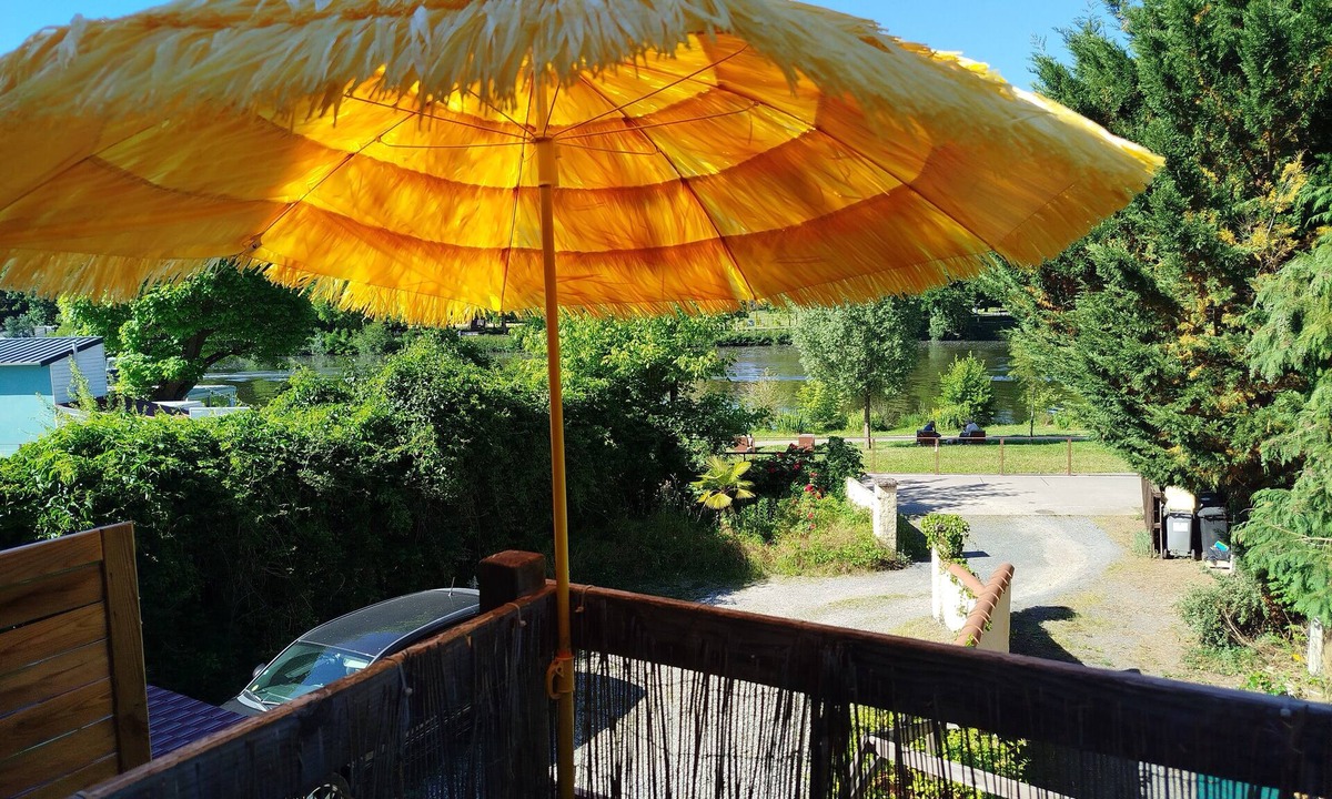Bellerive-sur-Allier Apartment | Cosy studio on the shores of Lac d'Allier - breathtaking views and natural surroundings