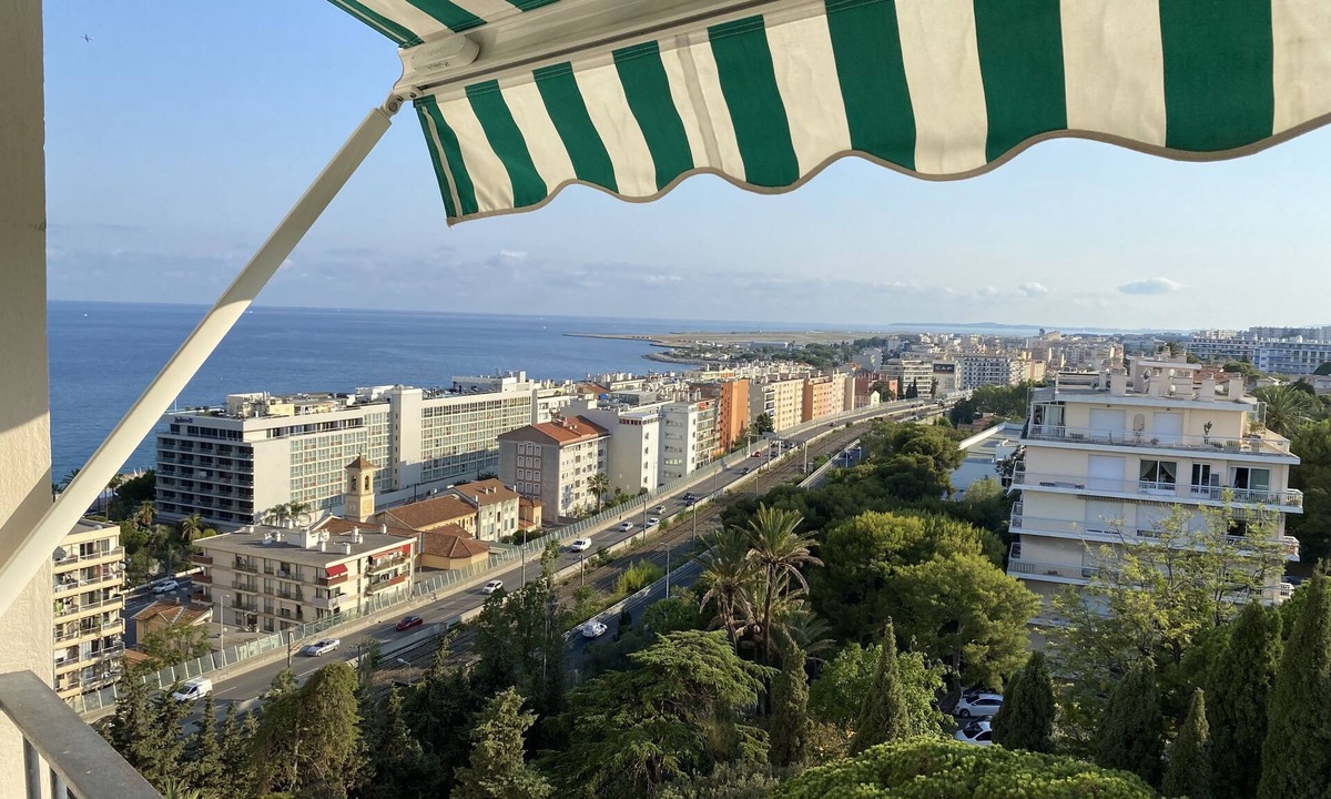 Fabron Apartment | Cosy studio seaview behind promenade des anglais free parking Vue mer