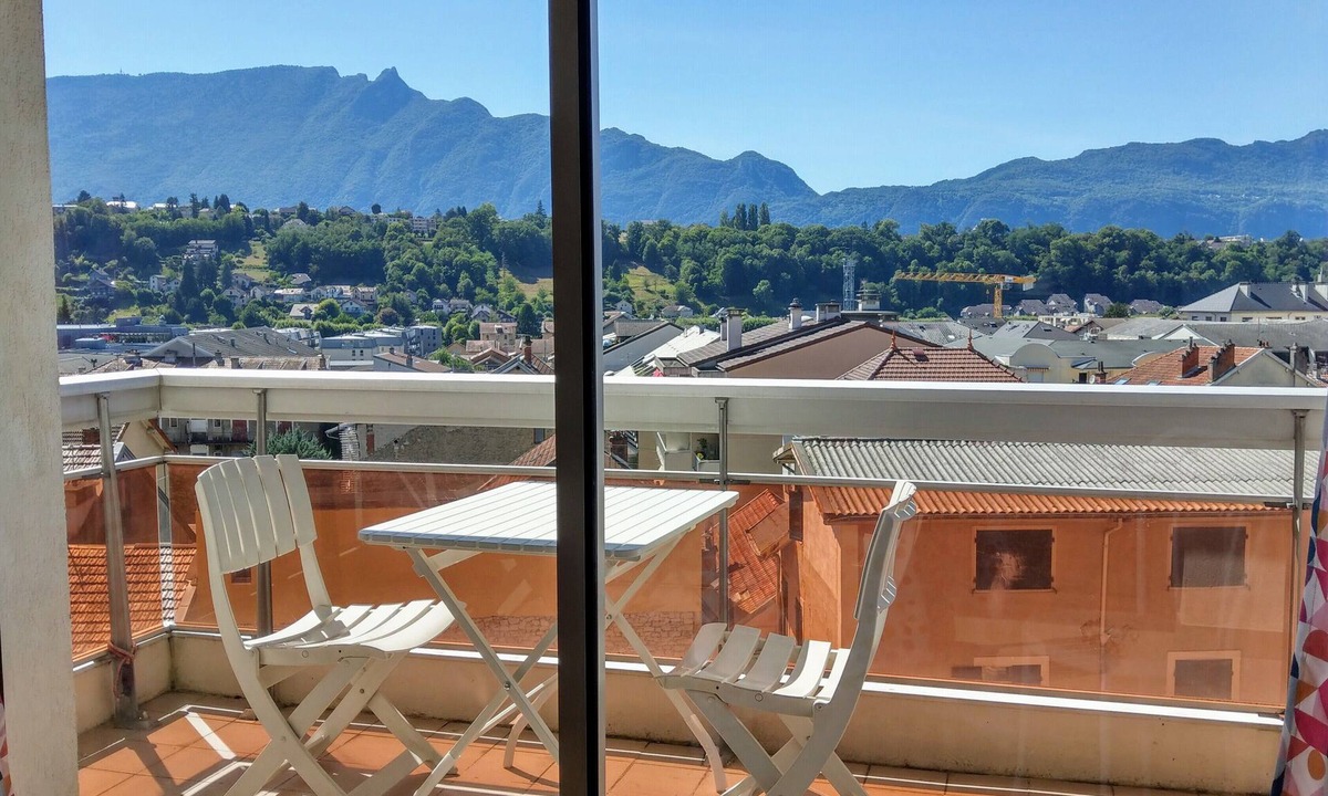 Aix-les-Bains City Center Apartment | Cosy studio with a view, central & quiet area
