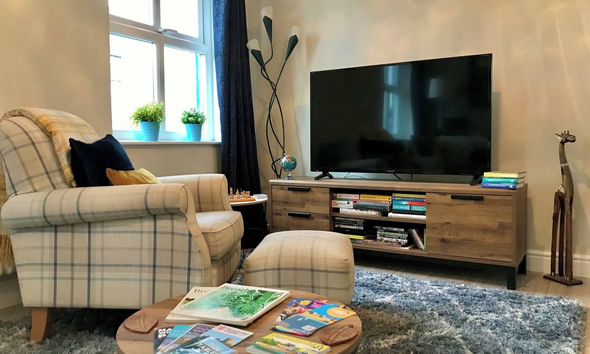 Pembroke House | Cosy townhouse in heart of Pembroke. Sleeps 4, pet-friendly!