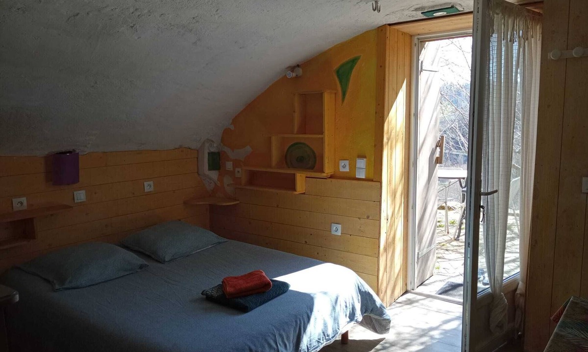 Yzeron Apartment | Cosy, vaulted studio with terrace