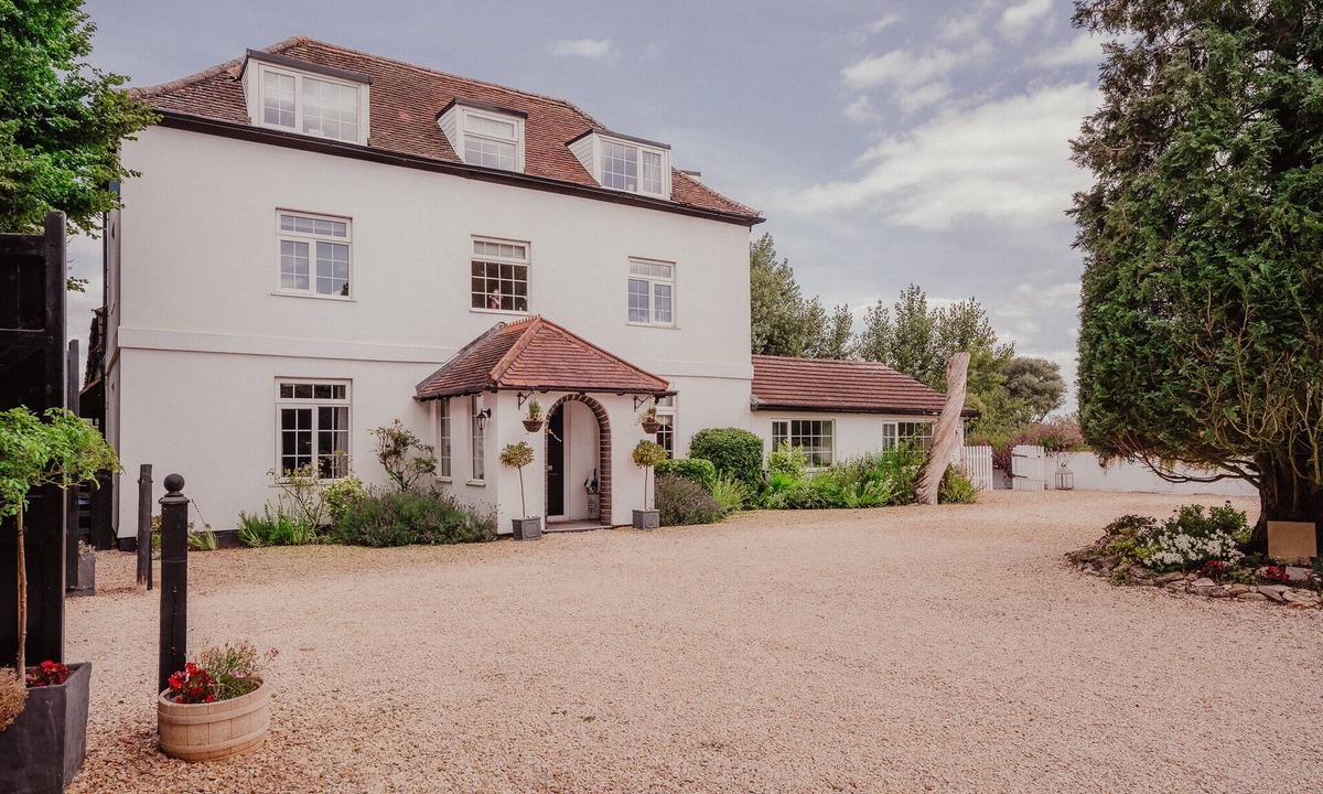 Blaisdon House | Cotswold Riverside House Amazing indoor heated swimming pool hot tub games Room