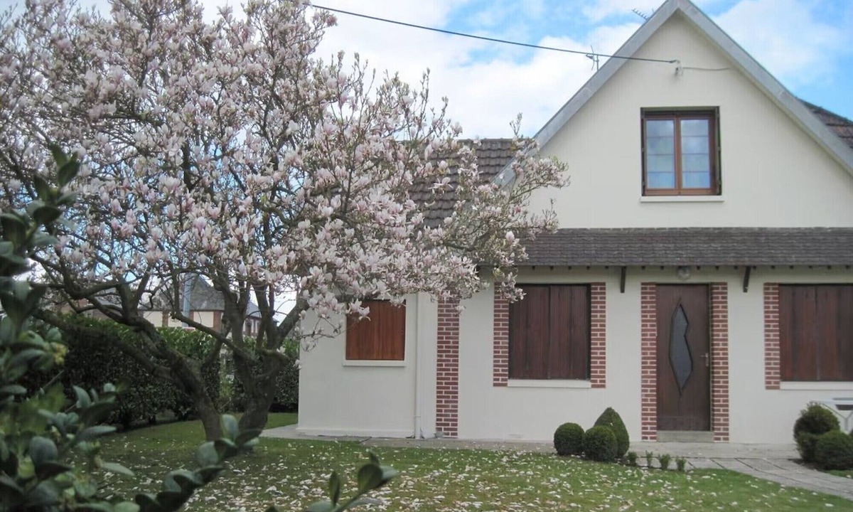 Saint-Nicolas-d'Aliermont House | Cottage 'Le Clos D'aval Le Paulownia' with Private Terrace, Private Garden and Wi-Fi