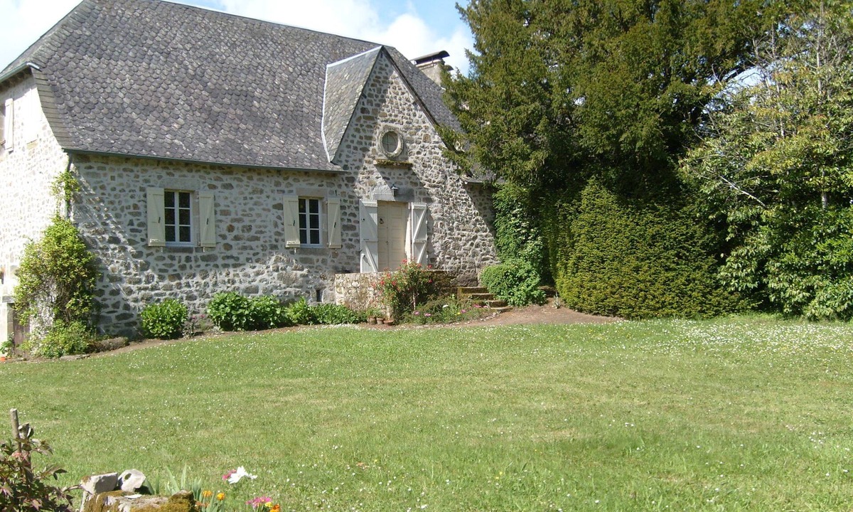 Servieres-le-Chateau House | Cottage 2 ears house character park fenced Promotion 28. 07. 2018-04. 08. 2018