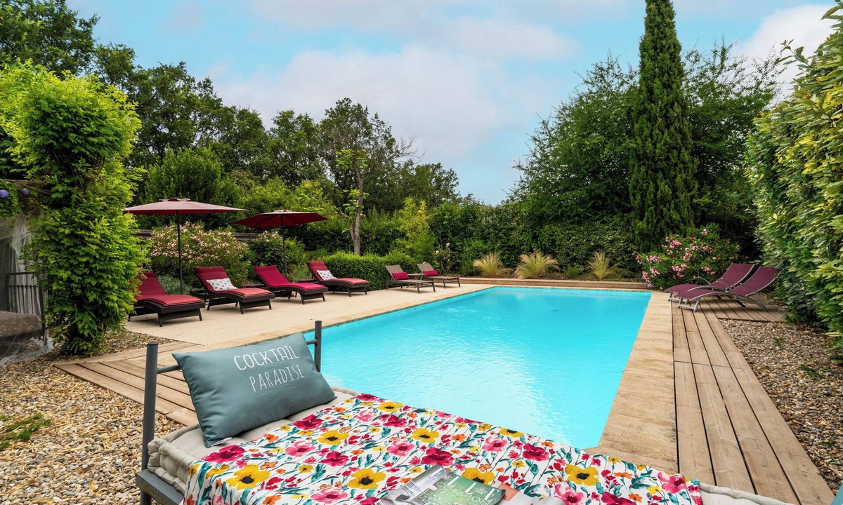 Malemort-du-Comtat House | Cottage "Au Coeur Du Vaucluse" with Shared Pool, Private Terrace & Wi-Fi