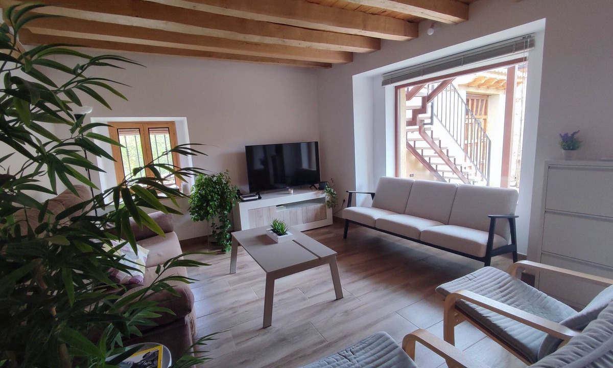Pradena House | Cottage next to a river in a quiet village, ideal for families.