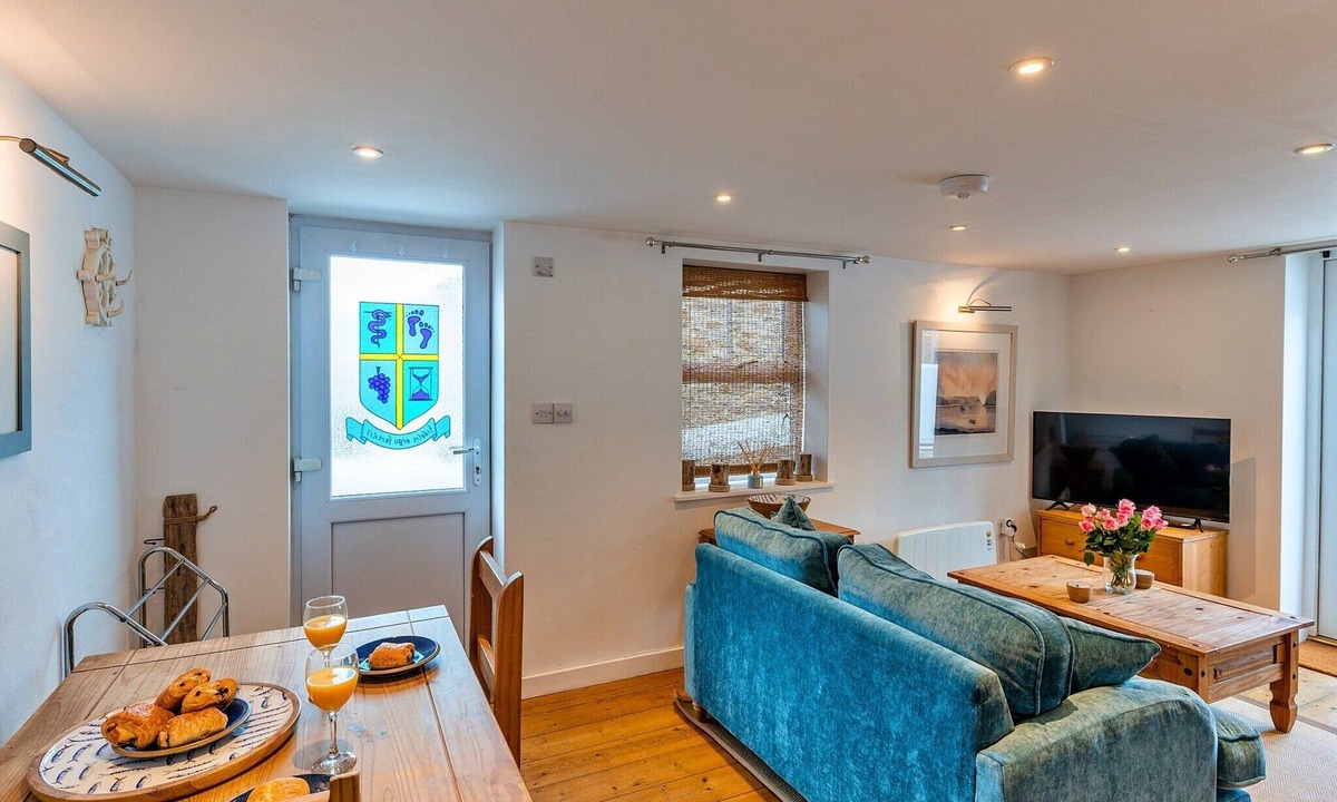 Porthleven Cottage | Cottage in Porthleven near Beach & Harbour