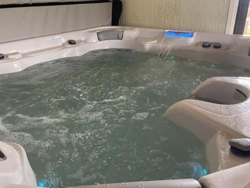 Courpiere House | Cottage Ma Tranquillité - Piscine & Spa