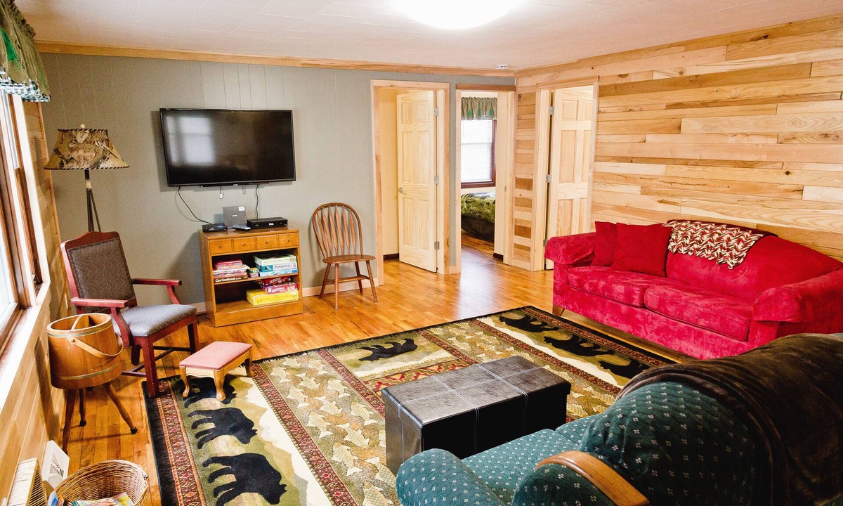 Bellaire Cottage | Cottage On River - close to Torch Lake, sleeps 8