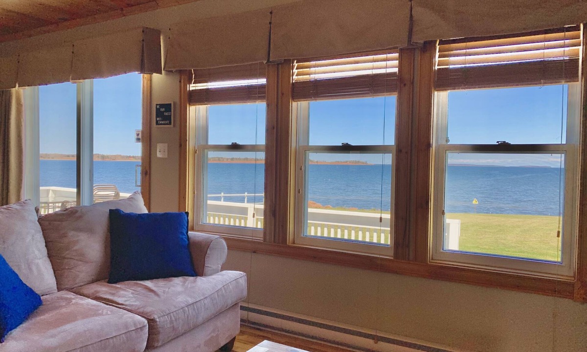Lower Montague Cottage | Cottage Overlooking the Ocean with