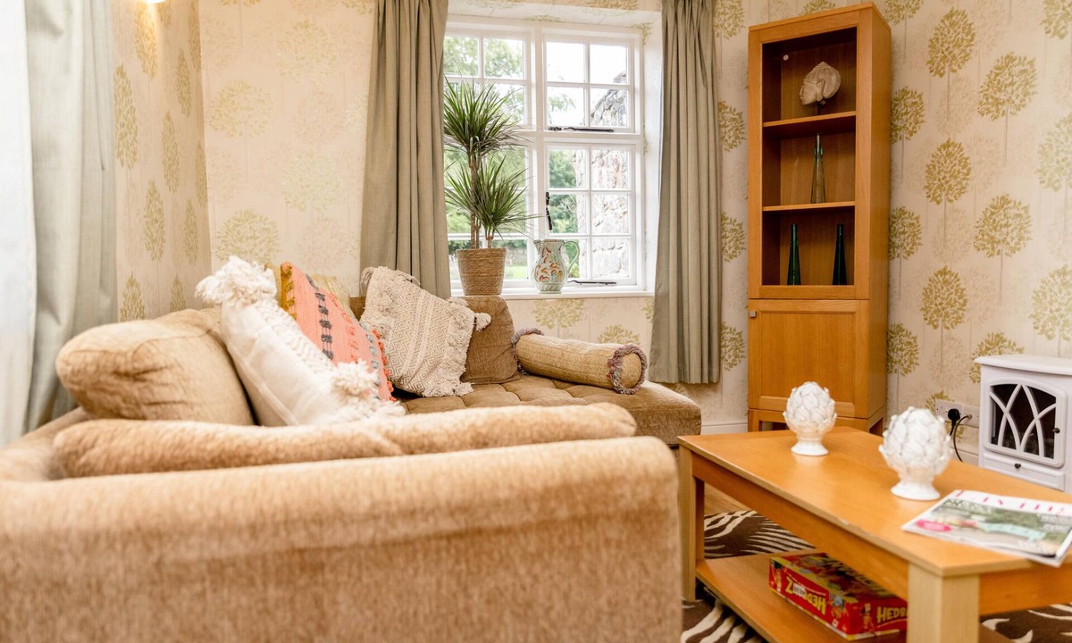 Longford Cottage | Cottage-Shared Bathroom-Terrace-Cottage