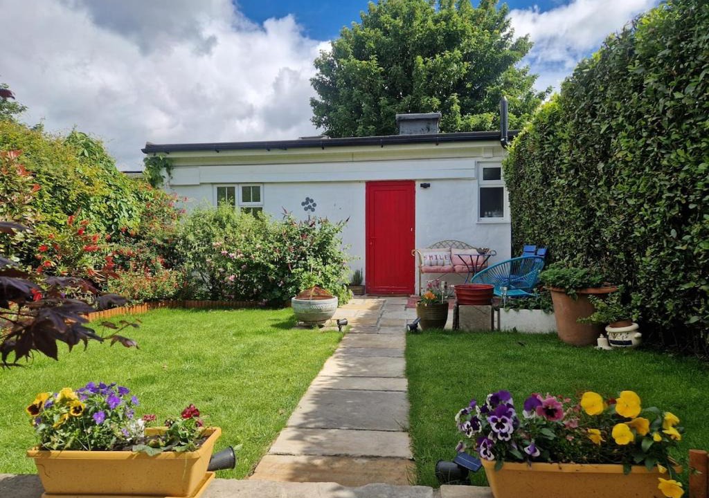 Dublin Apartment | Cottage Studio with Private Garden Patio