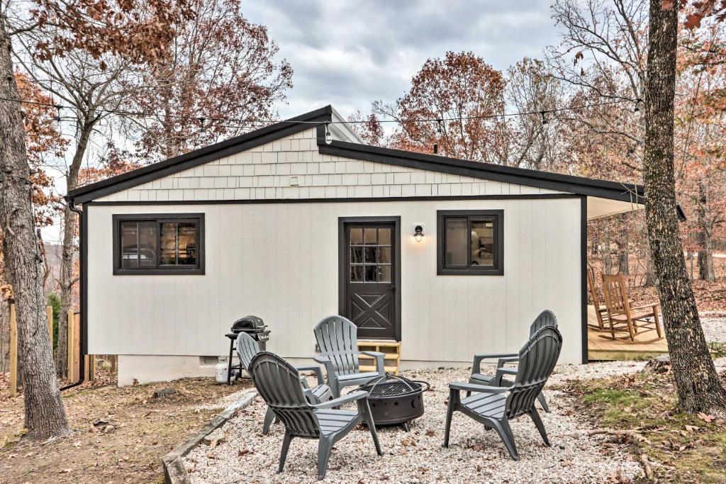 Osage Beach House | Cottage w/Fire Pit by Lake of the Ozarks Shootout