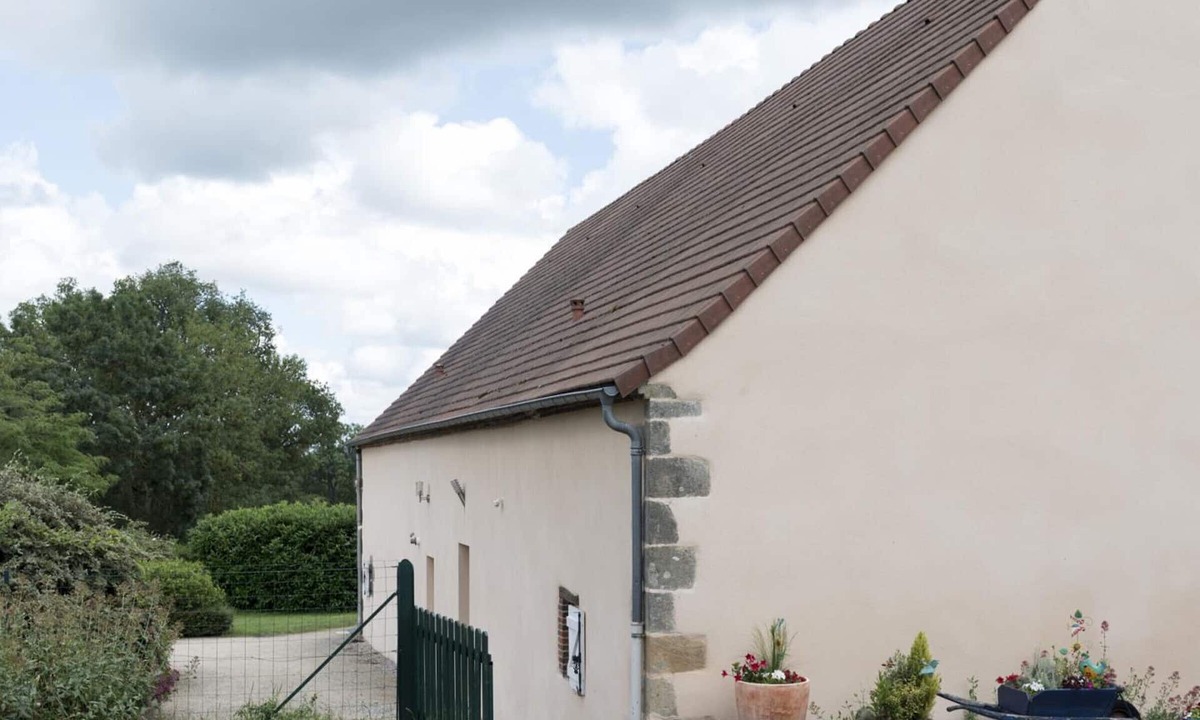 Cressanges Cottage | Cottage with large garden and terrace in Cressanges
