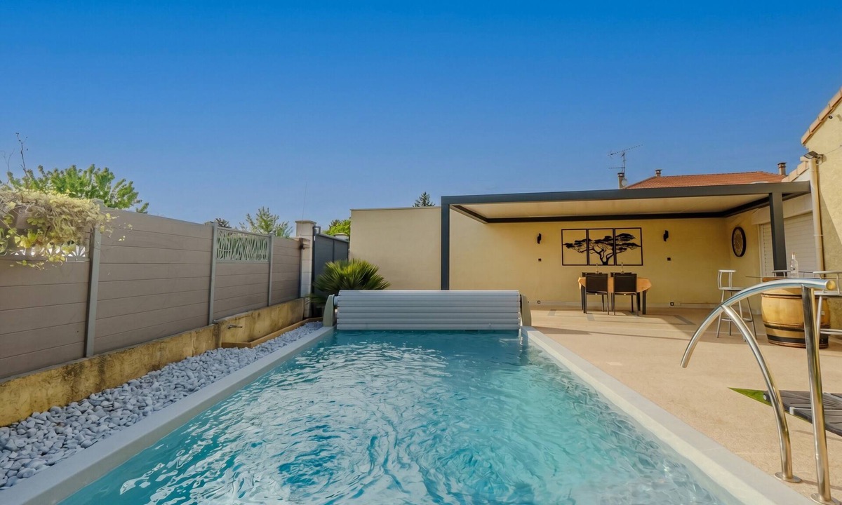 Pont-de-l'Isere House | Cottage with Private Spa and Pool