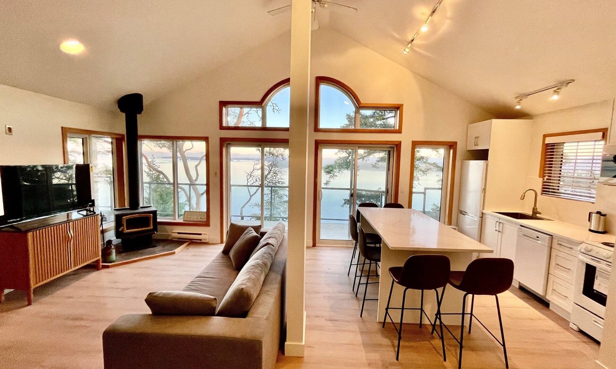 Pender Island Cabin | Cottage with West Suite at Sahhali on the Bluffs
