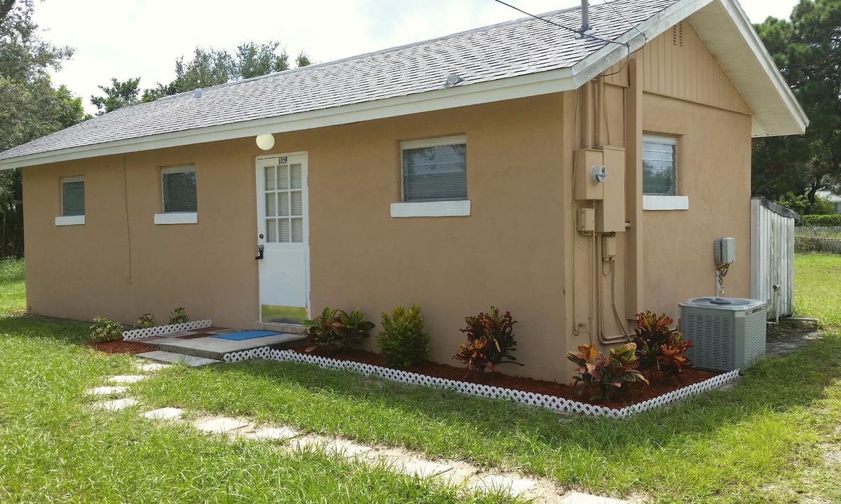 Laurel Cottage | Cottage within walking distance to Casey Key Beach