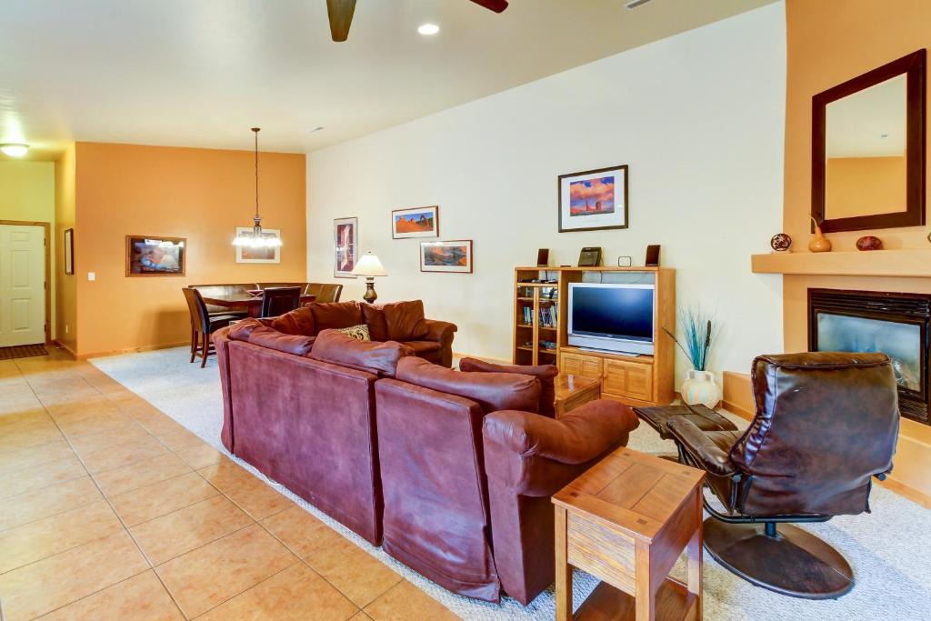 Moab House | Cottonwoods 455