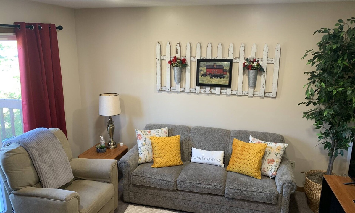 West Salem Apartment | Country apartment less than a hour to Cleveland, Akron, Mohican & Amish Country!