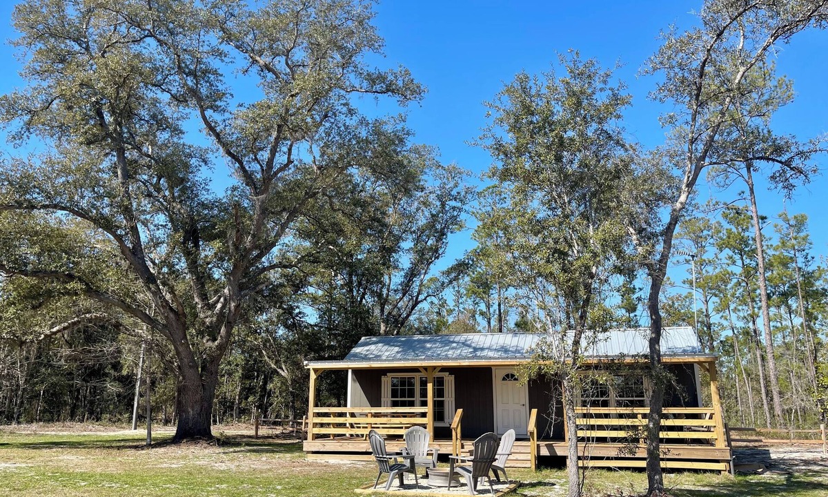 Clarksville Cabin | Country Cabin in Private Setting