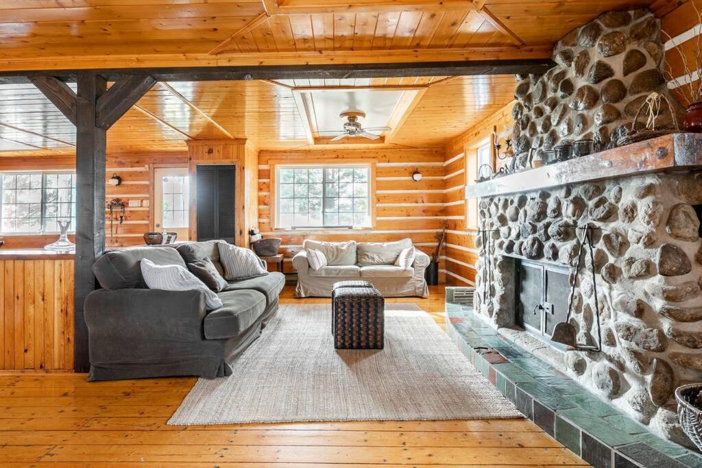 Brebeuf Ski Chalet | Country cottage on the banks of the Red River