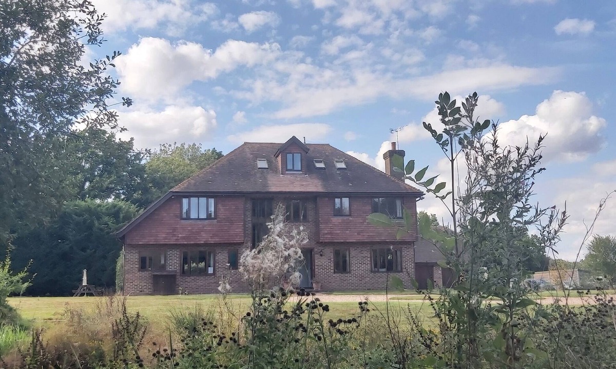 Abbess Roding House | Country Farmhouse sleeps 2- 24.7 bedrooms. + Annex.Just over an hour from London