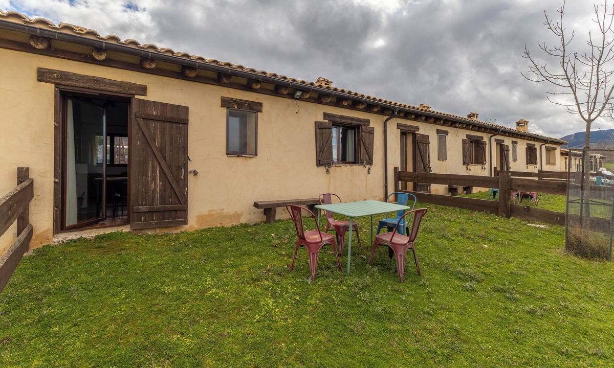 Santo Tome del Puerto House | Country House 'Perro' with Mountain View, Private Garden and Wi-Fi