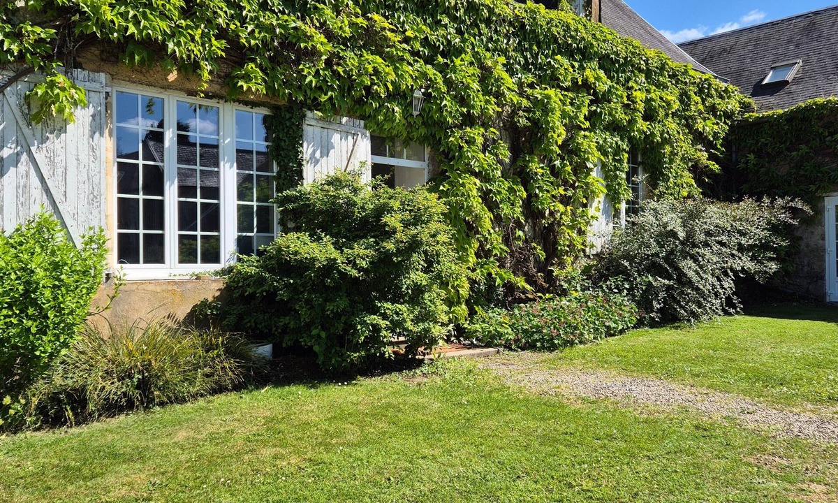 Crisse Villa | Country House 'Le Domaine De Grillemont' with Private Terrace, Garden & Wi-Fi