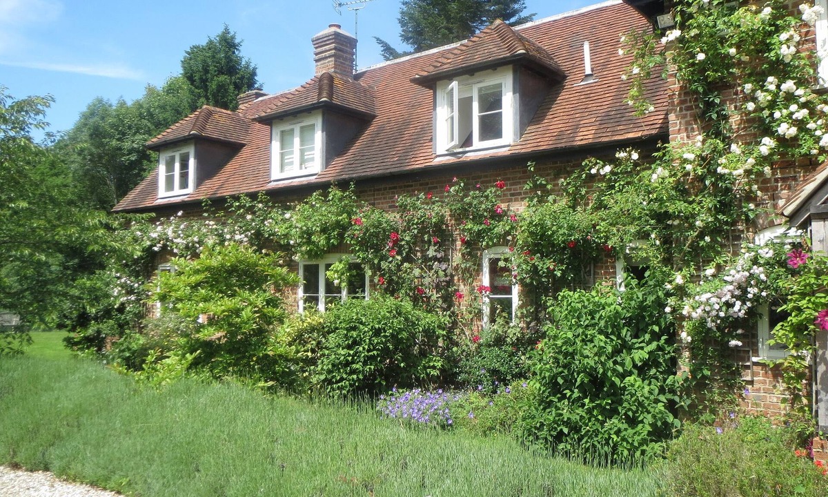 Penwood House | Country House, Sleeps 10, Swimming Pool And Tennis Court, In Inkpen, Berkshire