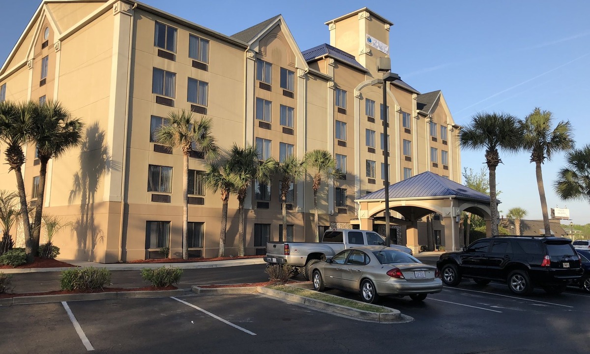 Garden City Hotel | Country Inn & Suites by Radisson, Murrells Inlet, SC