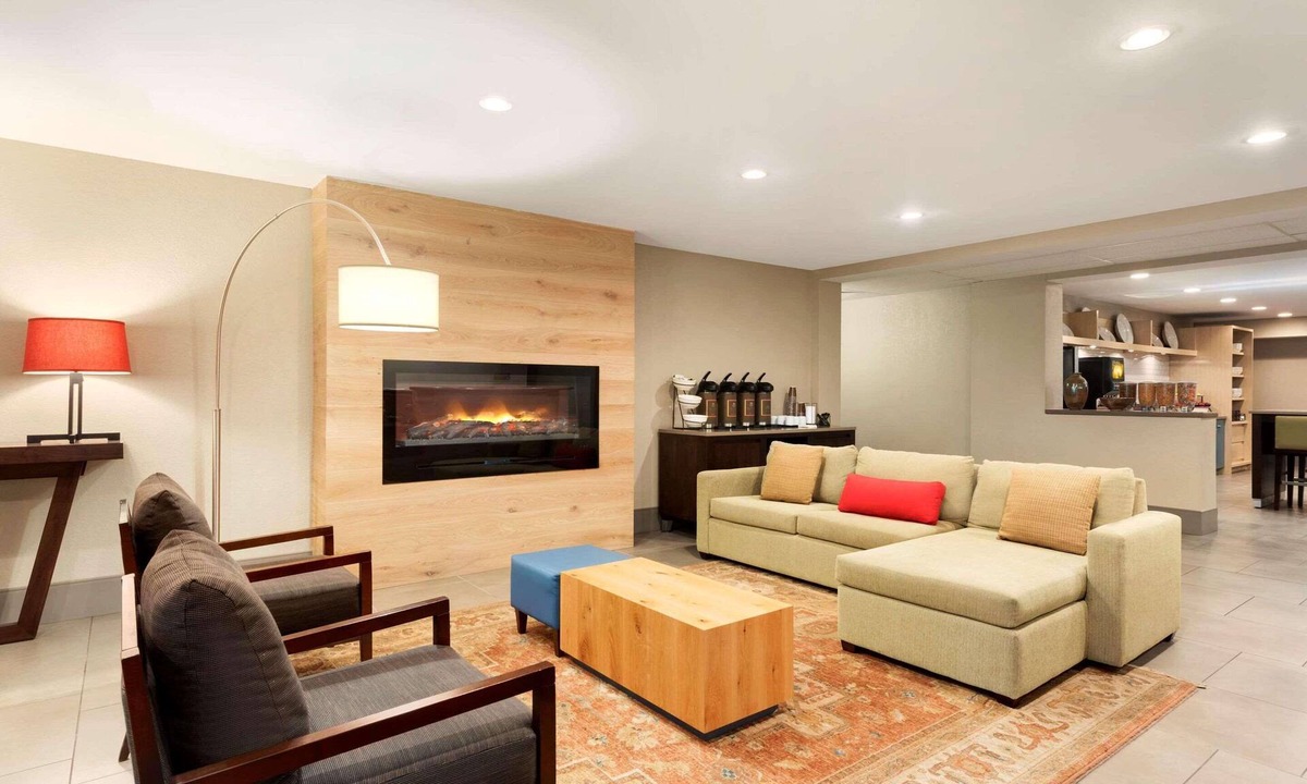Cedar Rapids - Iowa City Hotel | Country Inn & Suites by Radisson, Cedar Rapids Airport, IA