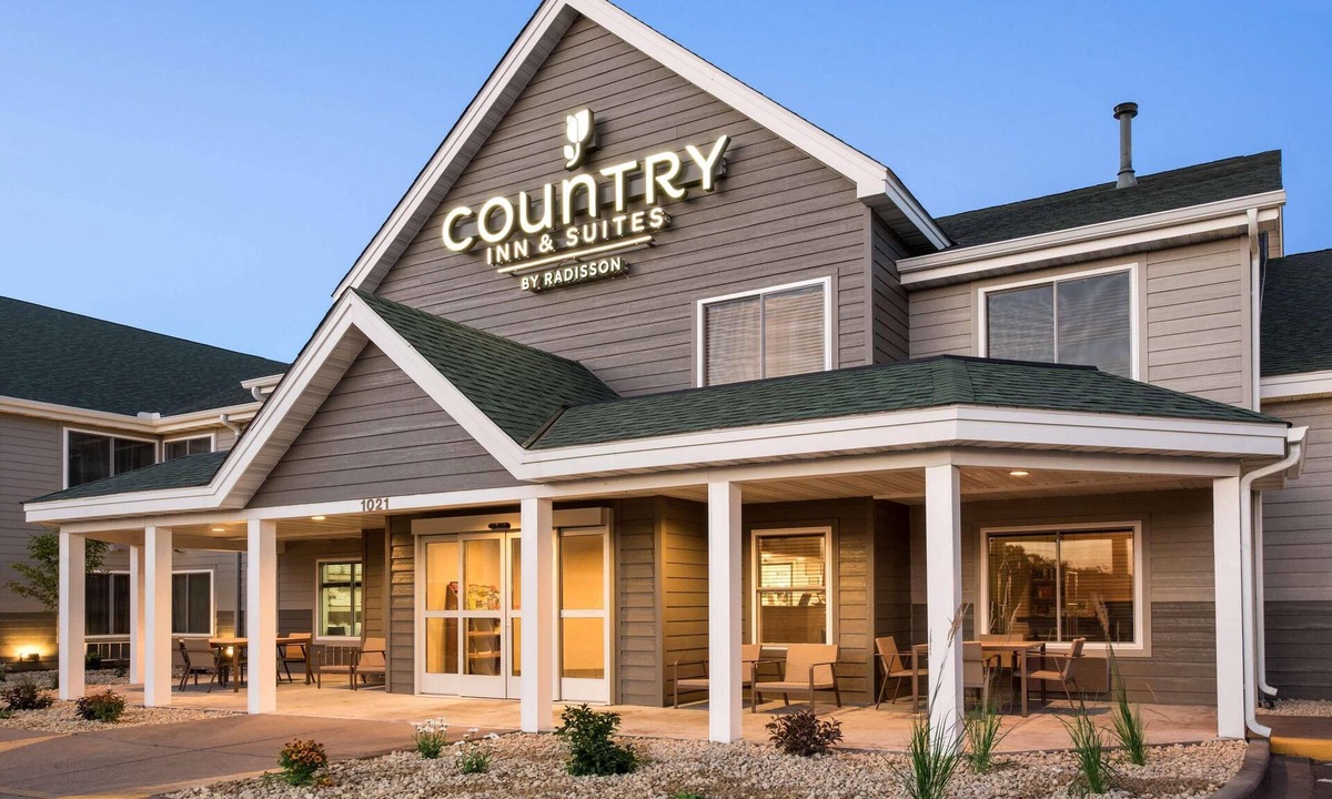 Chippewa Falls Hotel | Country Inn & Suites by Radisson, Chippewa Falls, WI