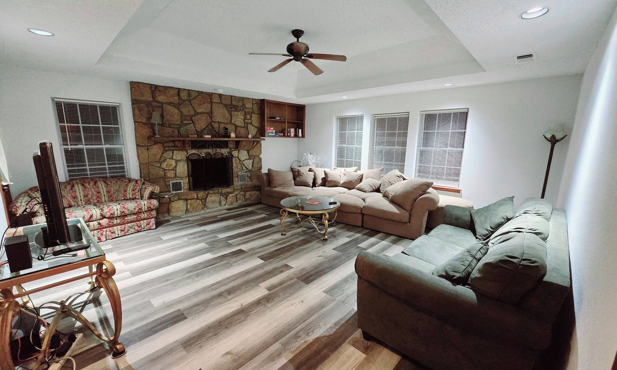 Roanoke House | Country Living at its Best!