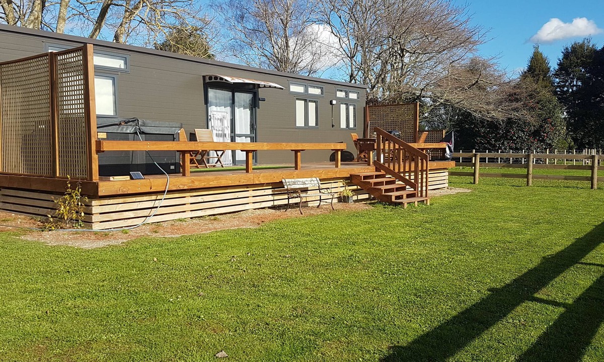 Arapuni Cottage | Country Tiny House With spa