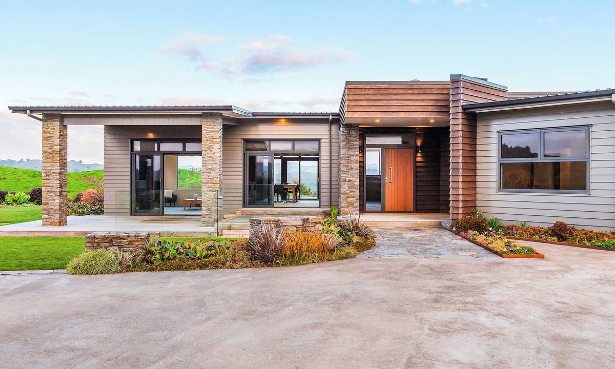 Hikumutu House | Countryside Comforts, beautiful modern house with rural and mountain views!